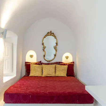 Elegant Santorini - 1 Bedroom - Kudrow - Private Jacuzzi And Astounding Caldera Sea Views - * סנטוריני