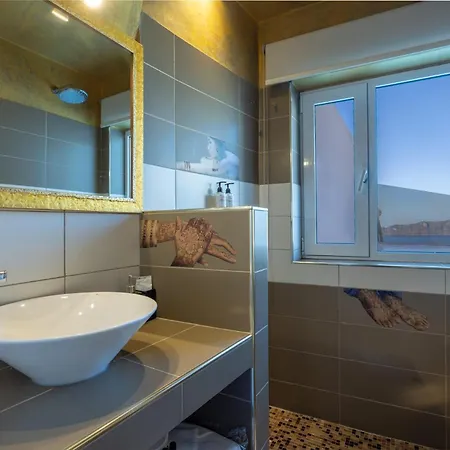 וילה Elegant Santorini - 1 Bedroom - Kudrow - Private Jacuzzi And Astounding Caldera Sea Views - סנטוריני
